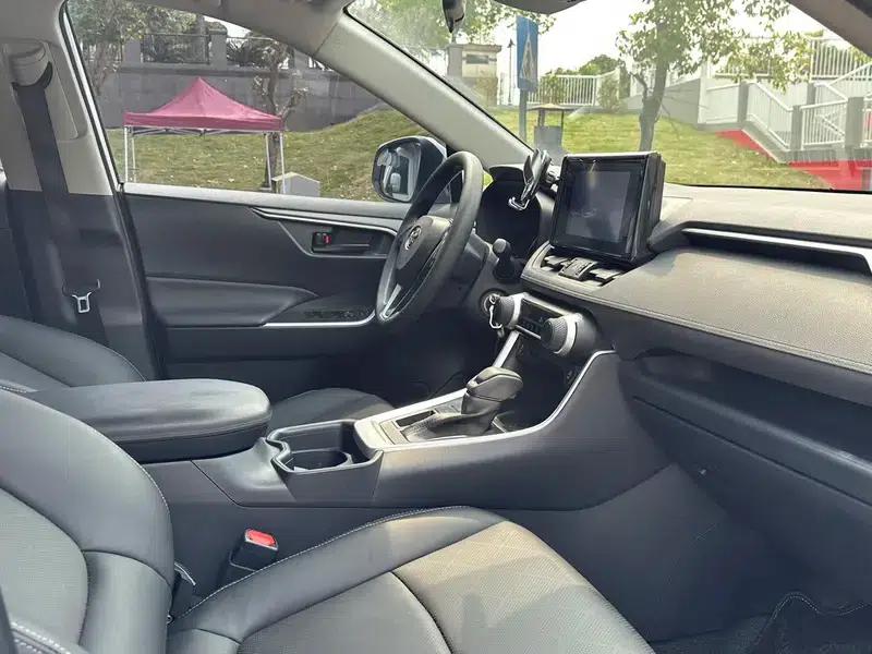 2021 Toyota RAV4 2.0L CVT 2WD Urban Edition — миниатюра 15