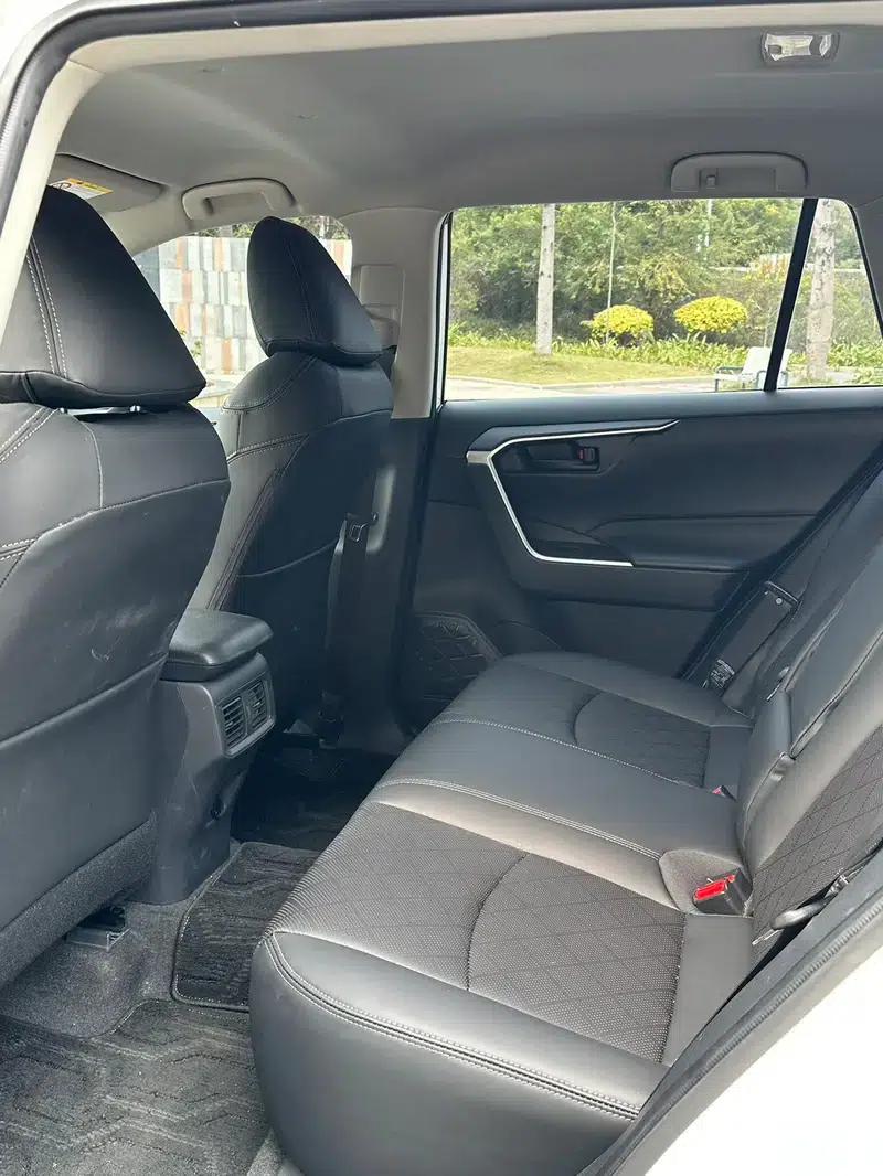 2021 Toyota RAV4 2.0L CVT 2WD Urban Edition — миниатюра 17