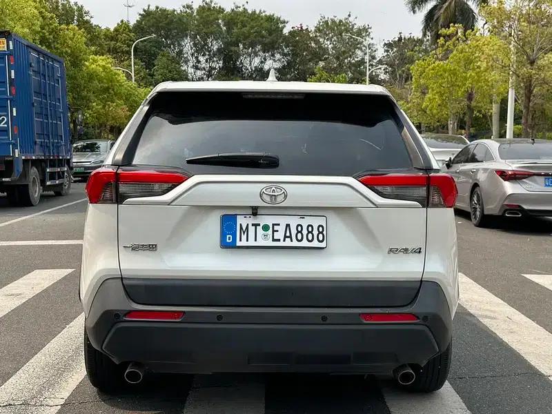 2021 Toyota RAV4 2.0L CVT 2WD Urban Edition — миниатюра 5
