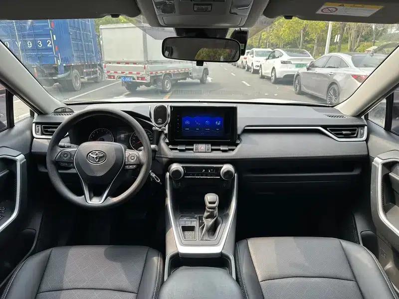 2021 Toyota RAV4 2.0L CVT 2WD Urban Edition — миниатюра 10