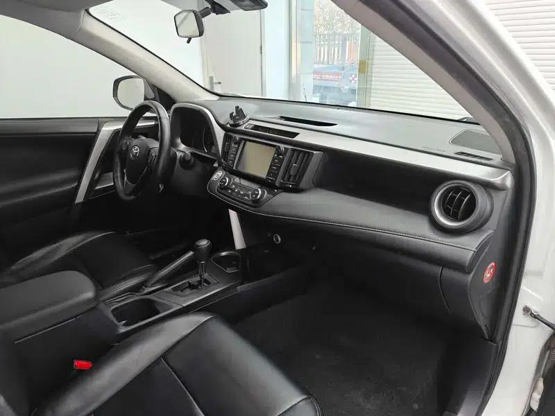 2016 RAV4 2.0L CVT 2WD Fashion Edition — миниатюра 11
