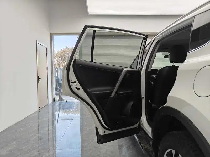 2016 RAV4 2.0L CVT 2WD Fashion Edition — миниатюра 17