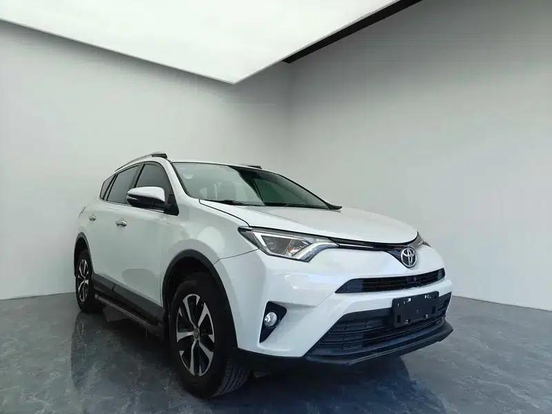2016 RAV4 2.0L CVT 2WD Fashion Edition — миниатюра 3
