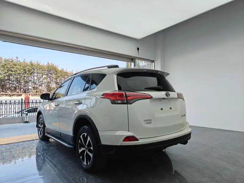 2016 RAV4 2.0L CVT 2WD Fashion Edition — миниатюра 4