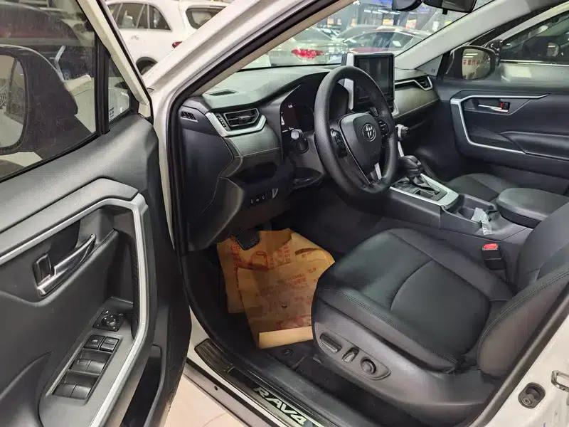 RAV4 2020 2.0L CVT 4WD Fashion Edition — миниатюра 11
