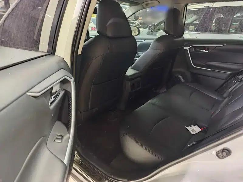 RAV4 2020 2.0L CVT 4WD Fashion Edition — миниатюра 12