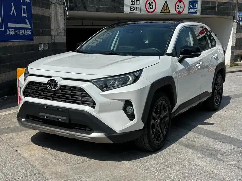 2022 Toyota RAV4 2.0L CVT 4WD Premium Edition — миниатюра 1