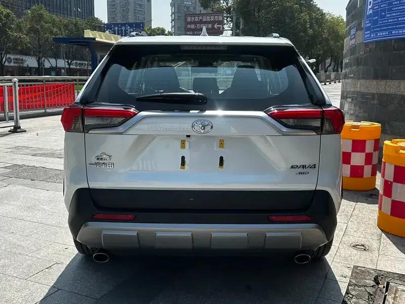 2022 Toyota RAV4 2.0L CVT 4WD Premium Edition — миниатюра 4