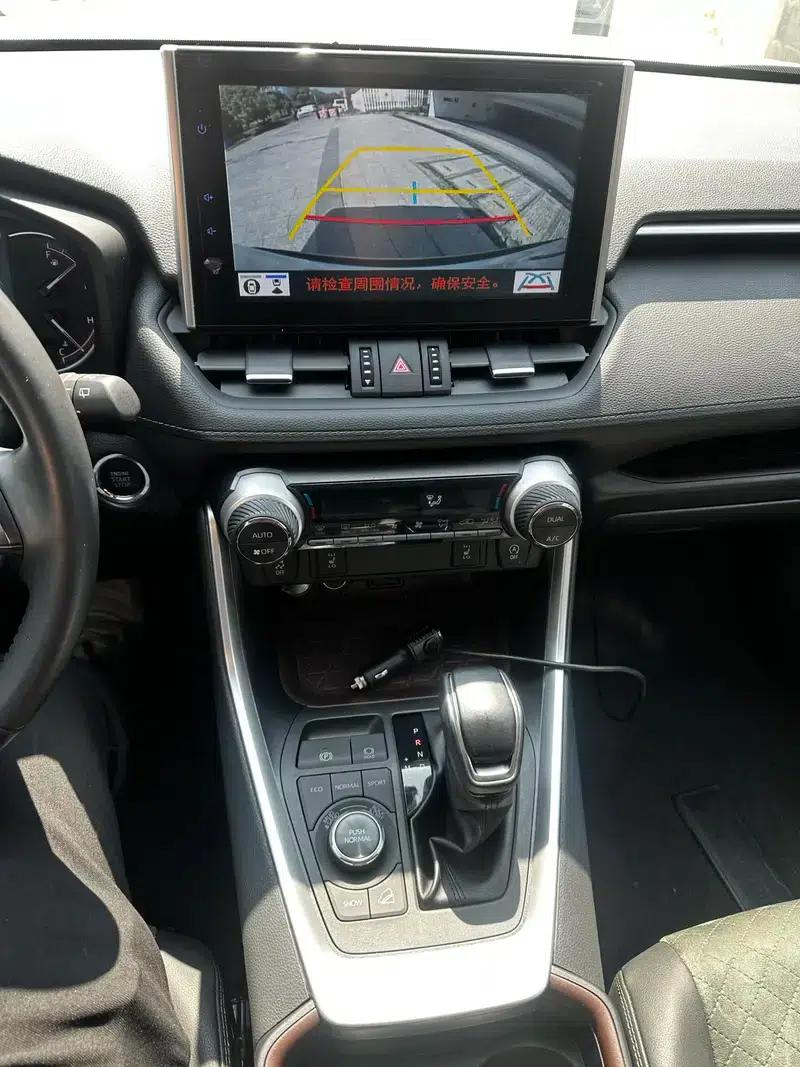 2022 Toyota RAV4 2.0L CVT 4WD Premium Edition — миниатюра 6