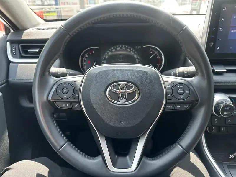 2022 Toyota RAV4 2.0L CVT 4WD Premium Edition — миниатюра 8