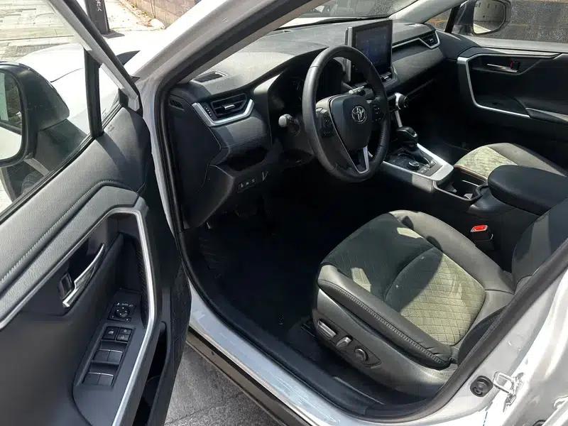 2022 Toyota RAV4 2.0L CVT 4WD Premium Edition — миниатюра 9