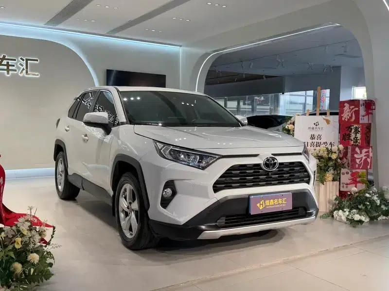 2022 Toyota RAV4 2.0L CVT 2WD Fashion Edition — миниатюра 3