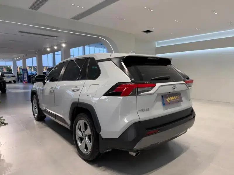 2022 Toyota RAV4 2.0L CVT 2WD Fashion Edition — миниатюра 4