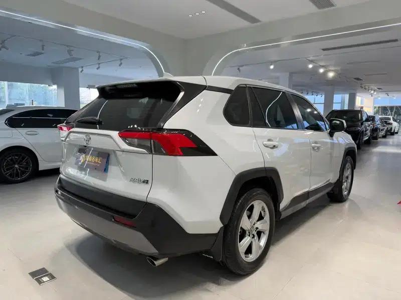 2022 Toyota RAV4 2.0L CVT 2WD Fashion Edition — миниатюра 5