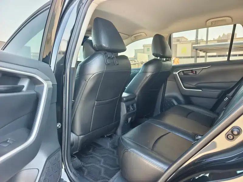 2021 Toyota RAV4 2.0L CVT 2WD Urban Edition — миниатюра 14