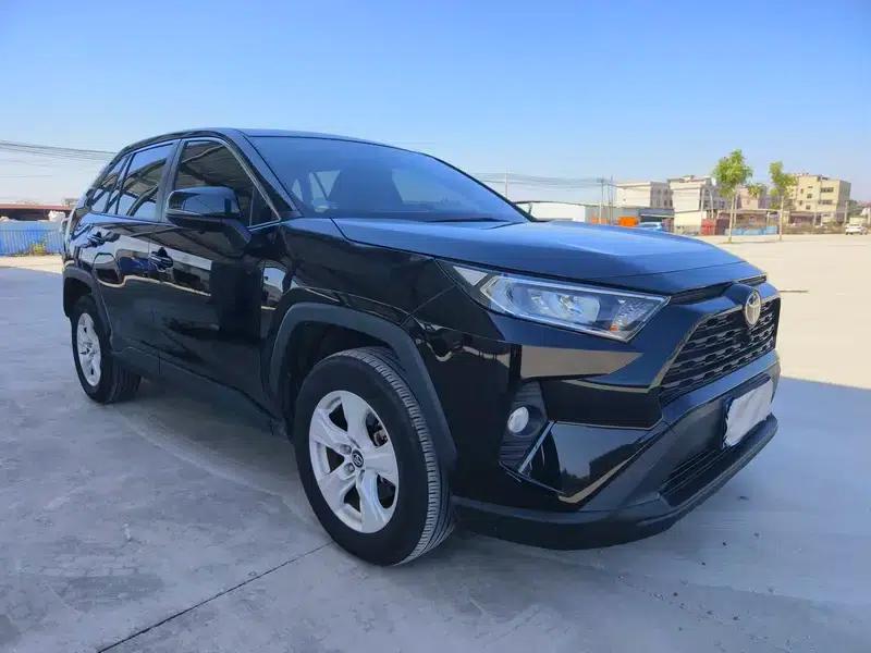 2021 Toyota RAV4 2.0L CVT 2WD Urban Edition — миниатюра 3