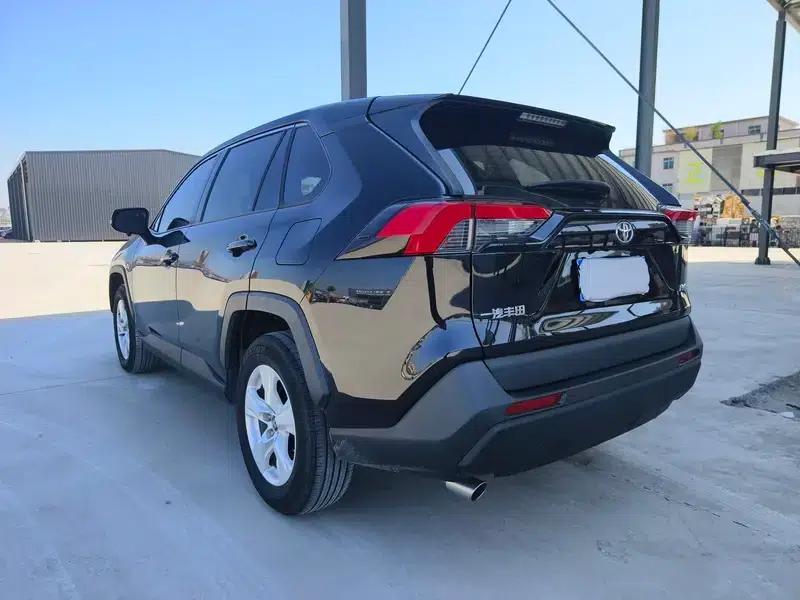 2021 Toyota RAV4 2.0L CVT 2WD Urban Edition — миниатюра 4