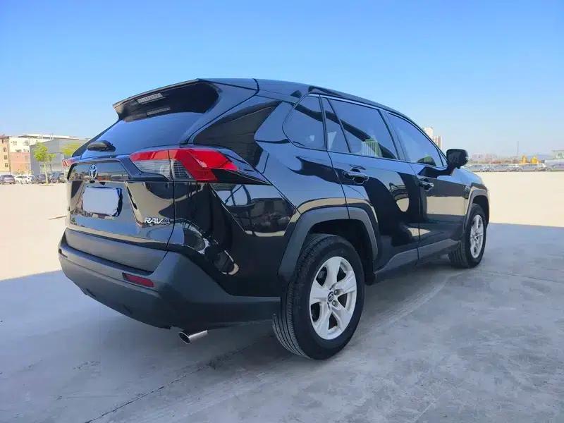 2021 Toyota RAV4 2.0L CVT 2WD Urban Edition — миниатюра 6