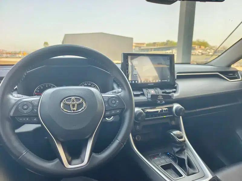 2021 Toyota RAV4 2.0L CVT 2WD Urban Edition — миниатюра 8