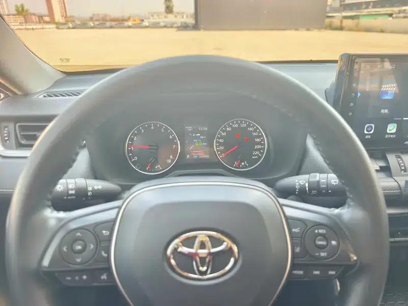 2021 Toyota RAV4 2.0L CVT 2WD Urban Edition — миниатюра 10