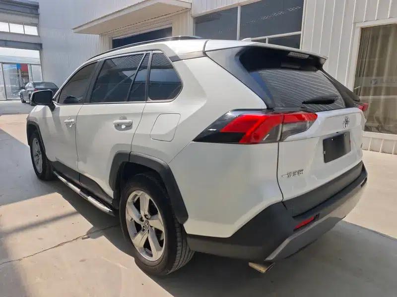 2021 RAV4 2.0L CVT 2WD Fashion Plus Edition — миниатюра 4