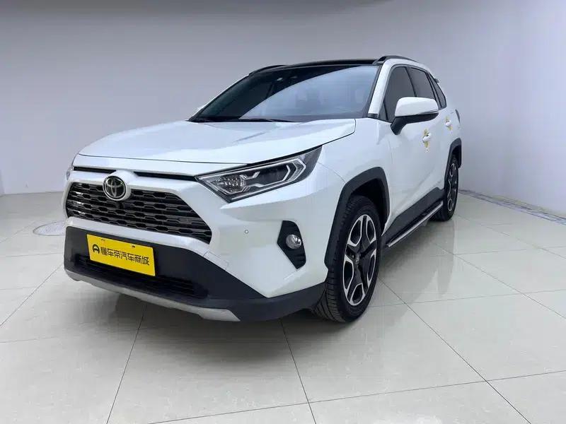 2021 RAV4 2.0L CVT 4WD Premium Edition — миниатюра 1