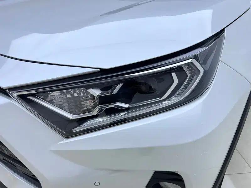 2021 RAV4 2.0L CVT 4WD Premium Edition — миниатюра 12