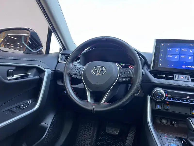 2021 RAV4 2.0L CVT 4WD Premium Edition — миниатюра 16
