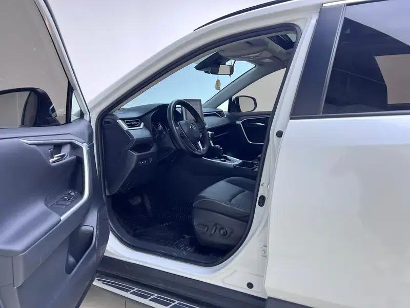 2021 RAV4 2.0L CVT 4WD Premium Edition — миниатюра 17