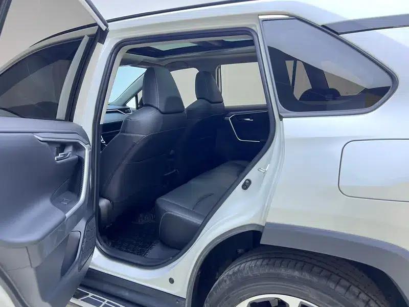2021 RAV4 2.0L CVT 4WD Premium Edition — миниатюра 18
