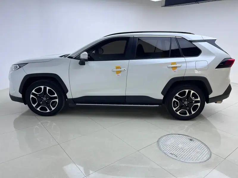 2021 RAV4 2.0L CVT 4WD Premium Edition — миниатюра 4