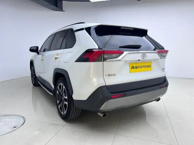 2021 RAV4 2.0L CVT 4WD Premium Edition — миниатюра 5