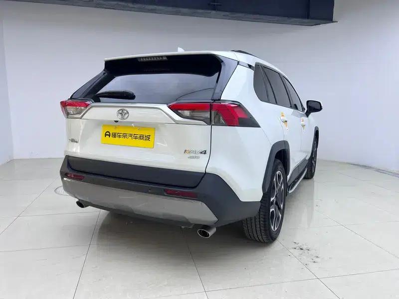 2021 RAV4 2.0L CVT 4WD Premium Edition — миниатюра 7
