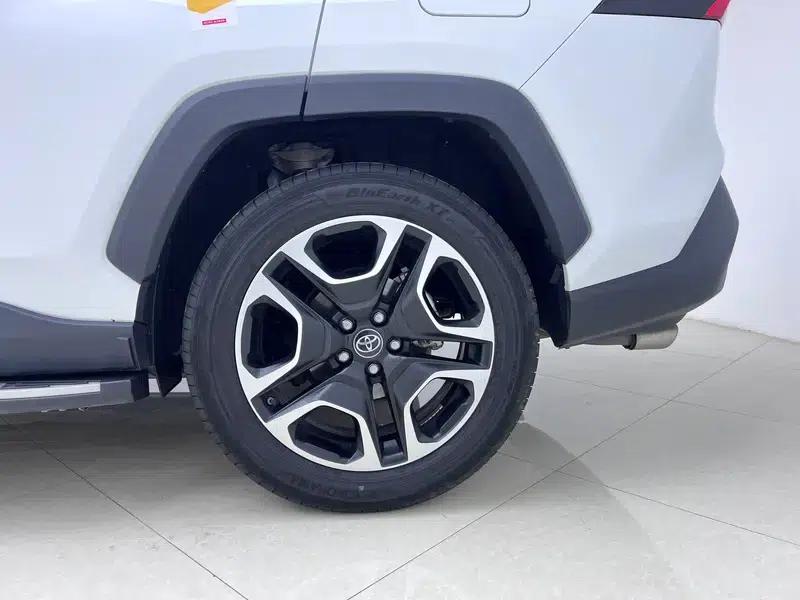 2021 RAV4 2.0L CVT 4WD Premium Edition — миниатюра 9