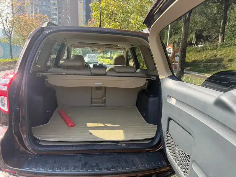 RAV4 2013 Special Edition 2.0L Automatic Elite — миниатюра 18