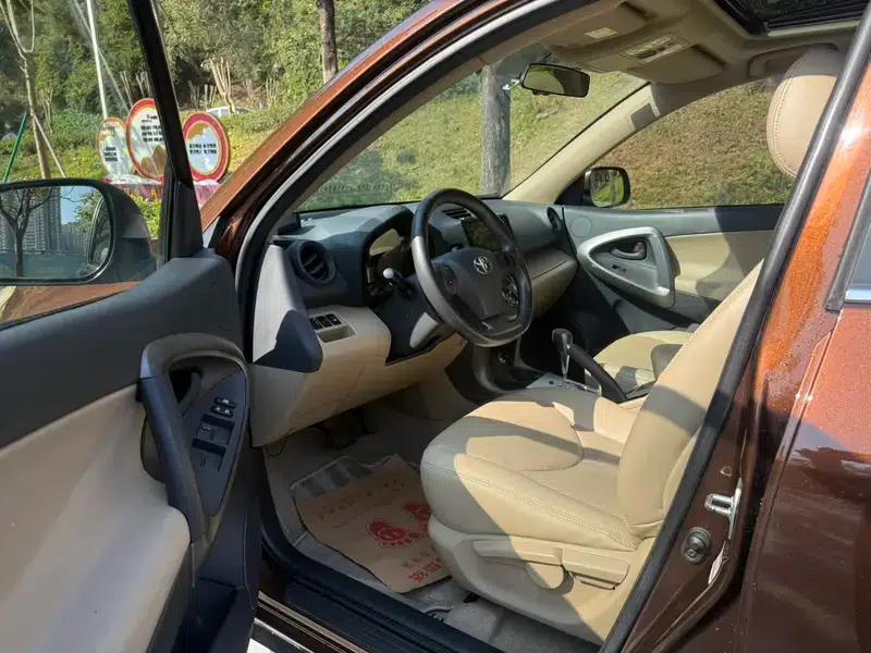 RAV4 2013 Special Edition 2.0L Automatic Elite — миниатюра 19