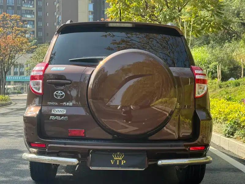 RAV4 2013 Special Edition 2.0L Automatic Elite — миниатюра 5