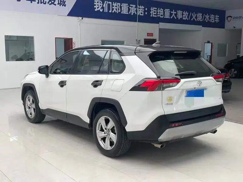 2021 RAV4 2.0L CVT 4WD Fashion Plus Edition — миниатюра 4