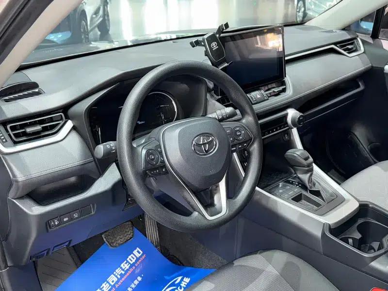 RAV4 2021 2.0L CVT 2WD Fashion Edition — миниатюра 20