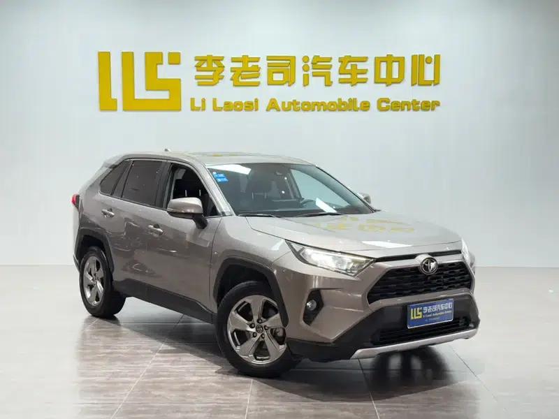 RAV4 2021 2.0L CVT 2WD Fashion Edition — миниатюра 3