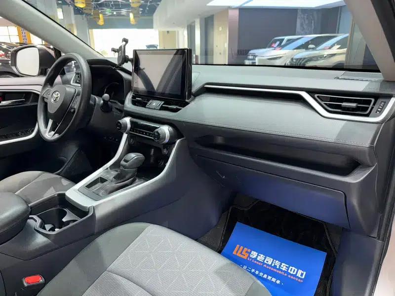 RAV4 2021 2.0L CVT 2WD Fashion Edition — миниатюра 21