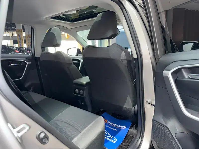 RAV4 2021 2.0L CVT 2WD Fashion Edition — миниатюра 26