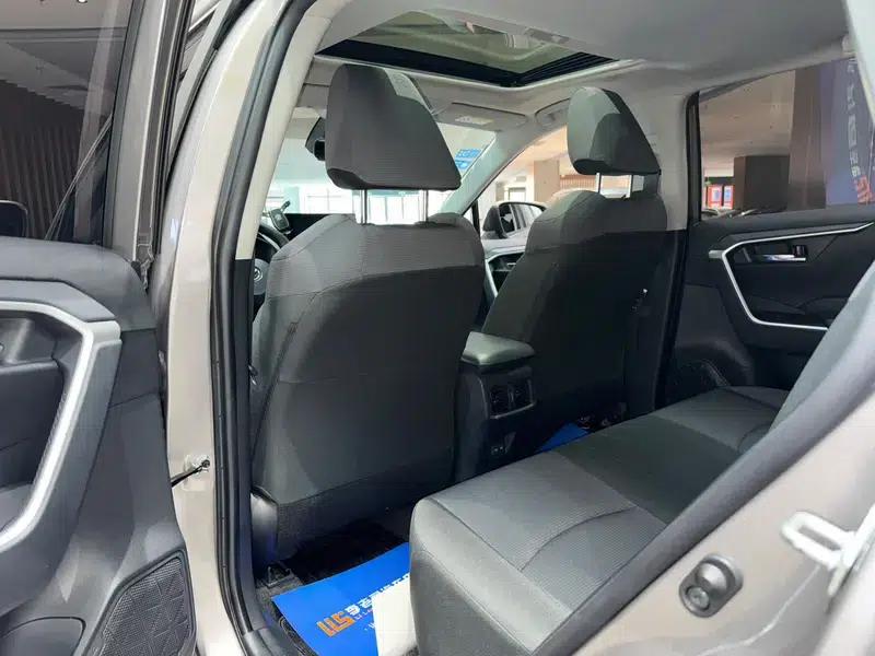 RAV4 2021 2.0L CVT 2WD Fashion Edition — миниатюра 29