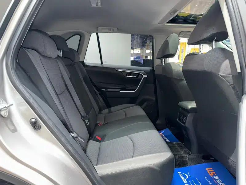 RAV4 2021 2.0L CVT 2WD Fashion Edition — миниатюра 30