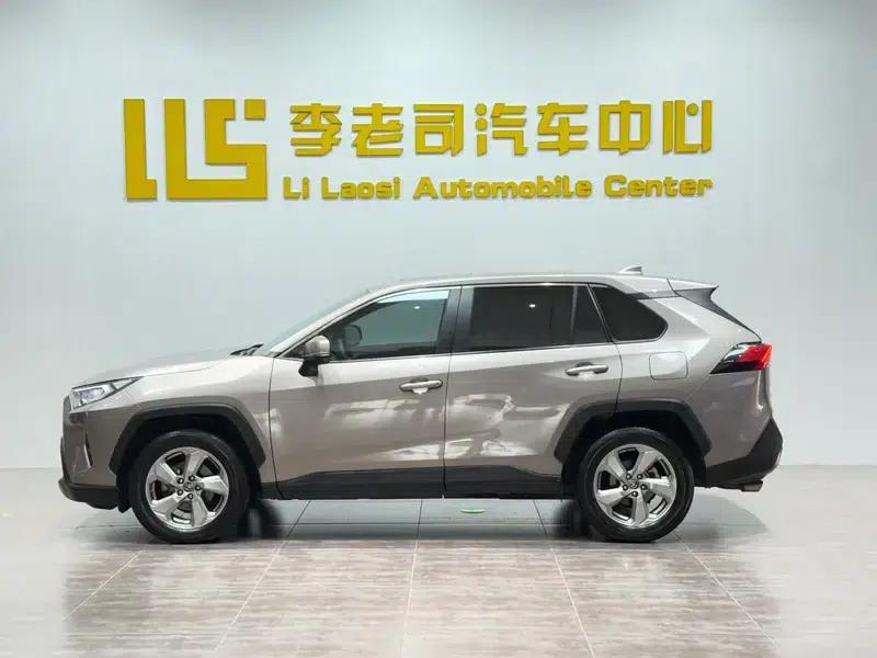 RAV4 2021 2.0L CVT 2WD Fashion Edition — миниатюра 4