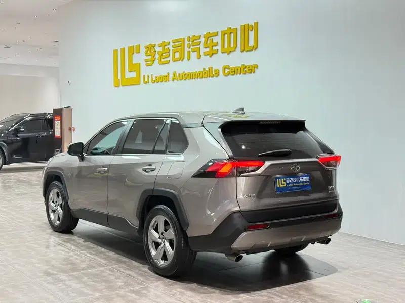 RAV4 2021 2.0L CVT 2WD Fashion Edition — миниатюра 5
