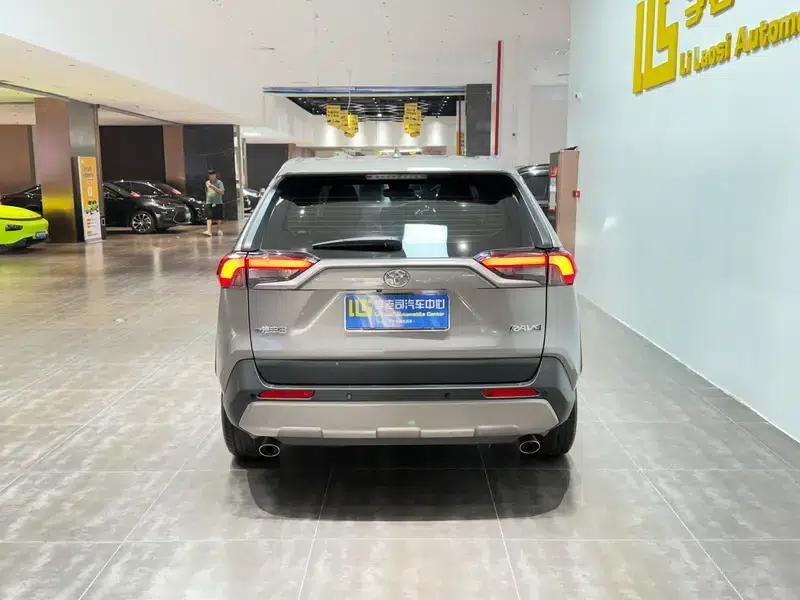 RAV4 2021 2.0L CVT 2WD Fashion Edition — миниатюра 6