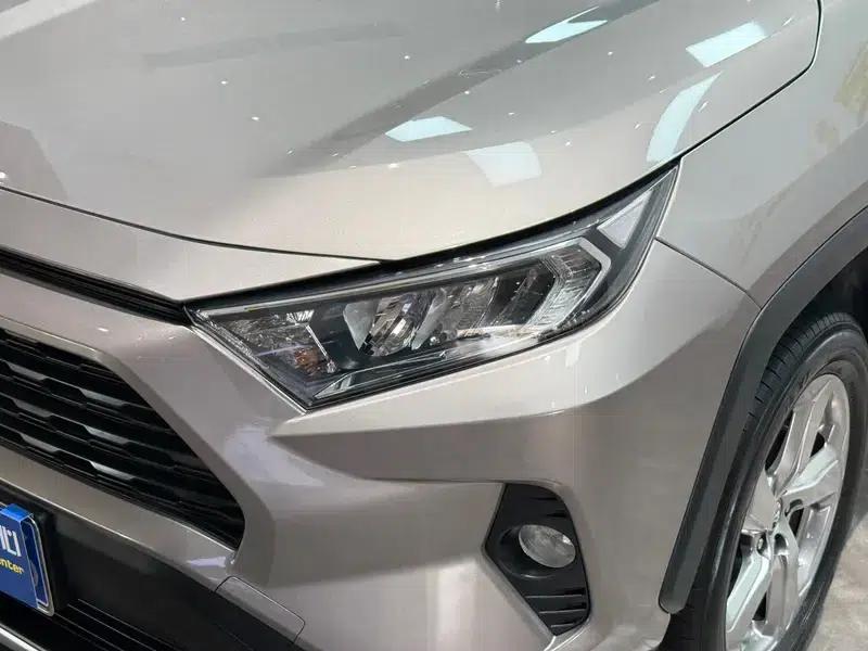 RAV4 2021 2.0L CVT 2WD Fashion Edition — миниатюра 9