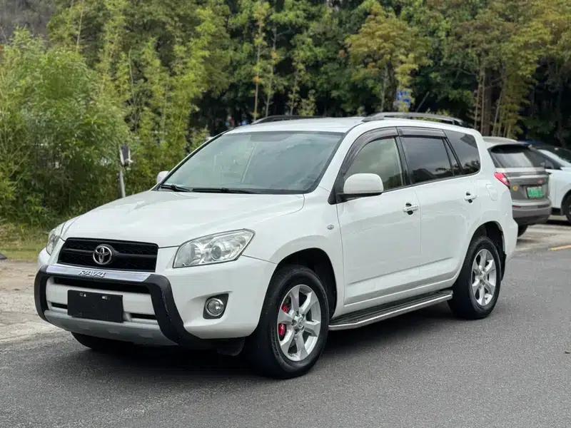 2011 RAV4 2.0L Automatic Classic Edition — миниатюра 1