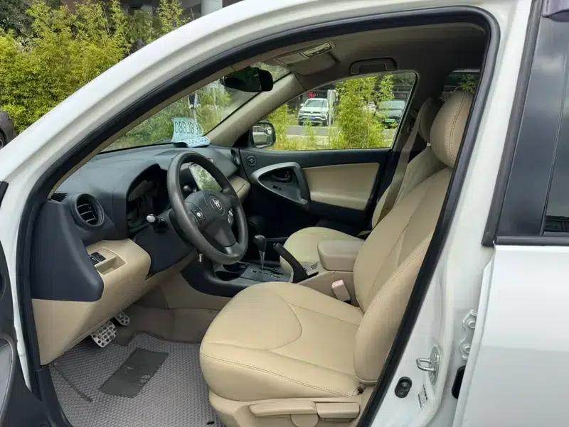 2011 RAV4 2.0L Automatic Classic Edition — миниатюра 12
